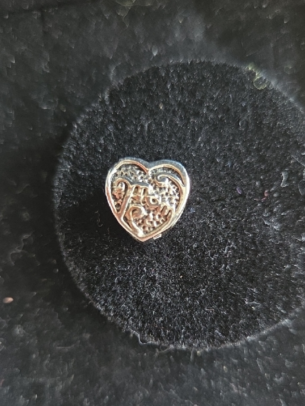 Retired Pandora Sterling Silver Heart "Mom" Charm - Picture 5 of 6
